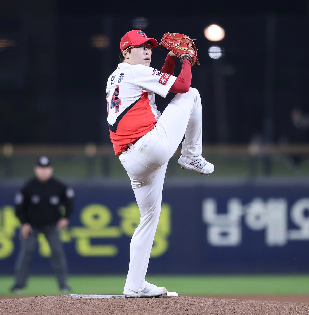 '양현종 8이닝 무실점→KBO 최초 9년 연속 160이닝 달성' 벼랑 끝…