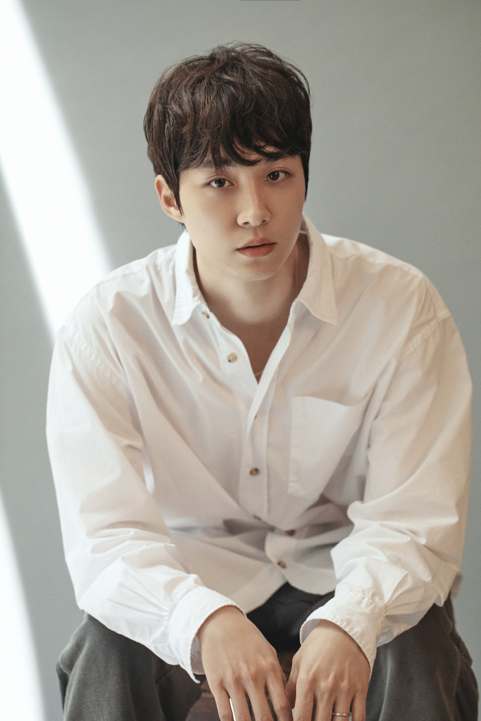 [인터뷰②] 이충현 감독 "그레이 음악감독으로 참여, 운명적 만남"('발…