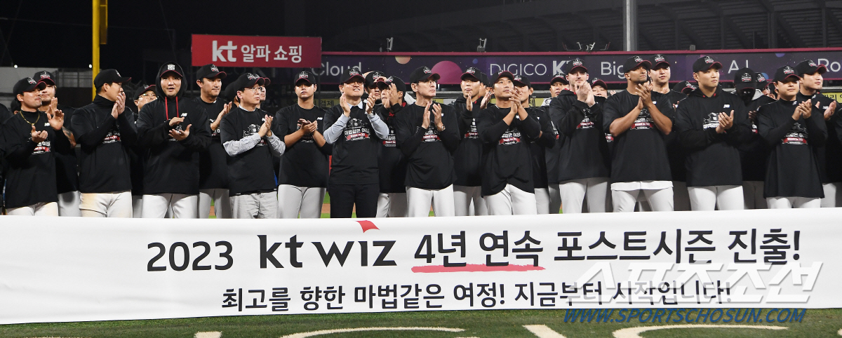 '기적의 정규시즌 2위' KT의 겹경사, 홈 최다 관중 기록도 경신