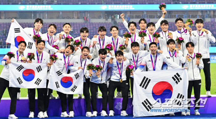 영원히 손을 떠난 이강인-곧 떠날 조영욱…'김천 감독'정정용은 '오열각'…