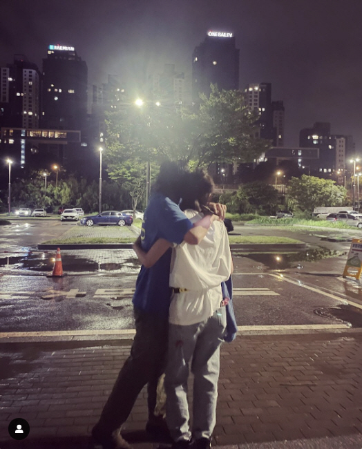 공효진♥케빈오 '초밀착 포옹' 최초 공개 "결혼 1년, 시간이 너무 아까…
