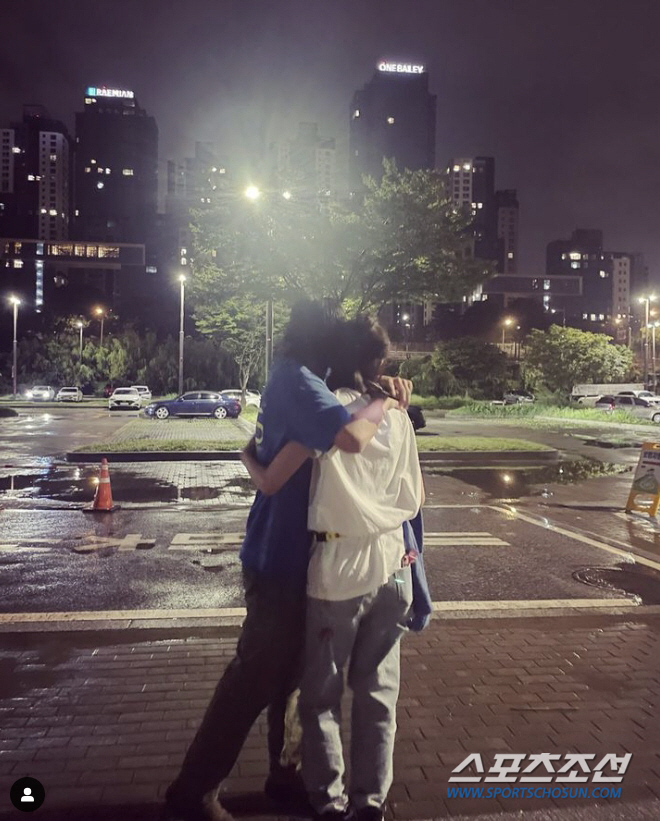 공효진♥케빈오, 결혼 1년 만에 '러브 투샷' 최초 공개…닮은 듯, 친구…