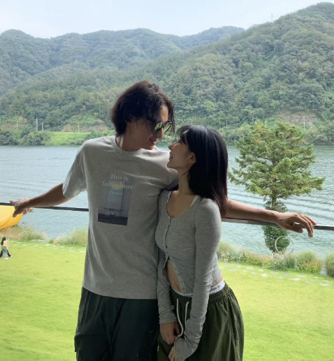 이지훈♥아야네, '한집 사는 18명 대가족'과 여행 "큰맘 먹고 준비해"