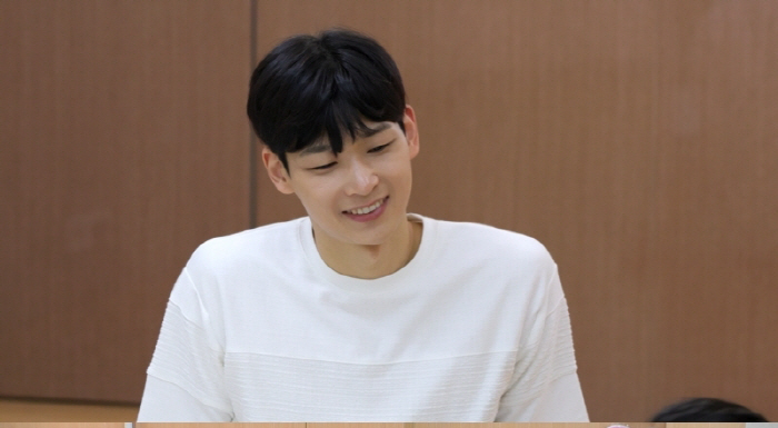 '강동원 닮은꼴'…양지은 동갑내기 치과의 남편 "초절정 훈남이었네"('편…