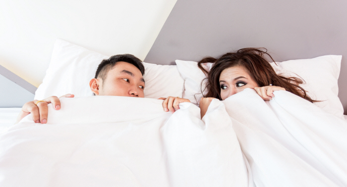 잠들면 소리지르며 깨우는 남편, 화를 내니 웃어 넘겨…"이혼 사유 되나요?"