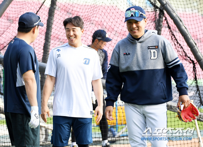 '건우야 오늘 살살해' 손 맞잡은 박건우와 이승엽 감독, 치열한 순위 경…