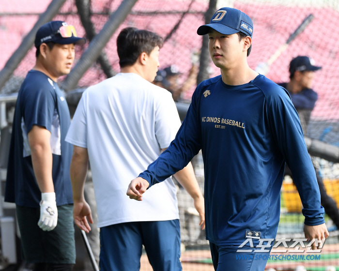 '건우야 오늘 살살해' 손 맞잡은 박건우와 이승엽 감독, 치열한 순위 경…
