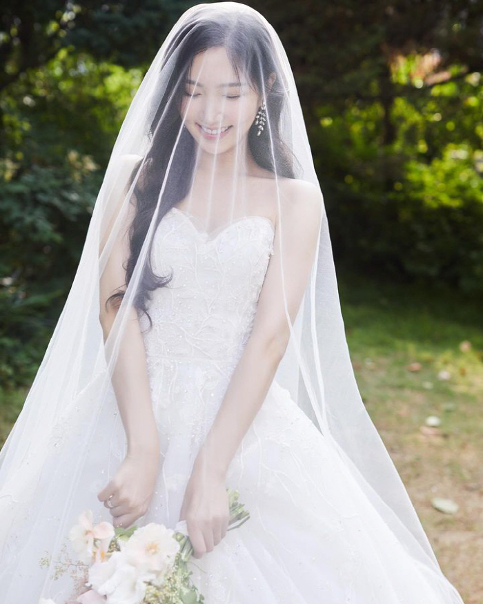 에이핑크 홍유경, 14일 결혼…멤버중 첫 테이프 끊는다