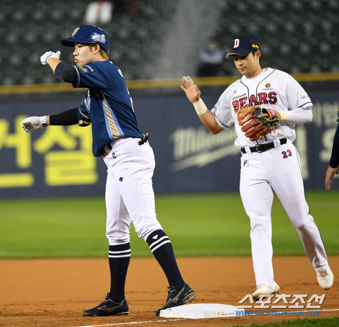 선발 조기 강판 승부수&타선 대폭발…두산, '공동 3위→4위' NC 0.…