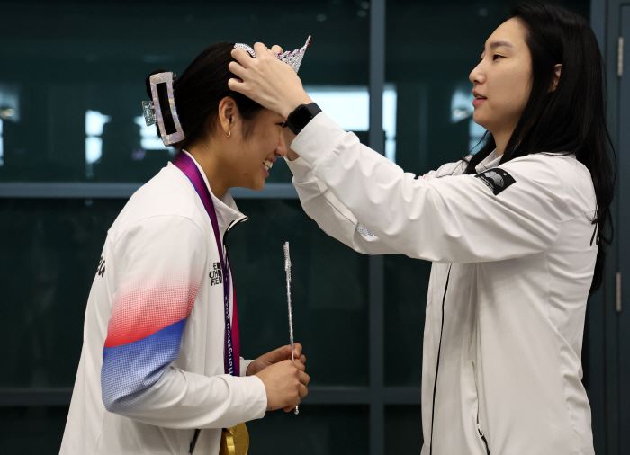 '안세영 2관왕'의 숨은공신 성지현 코치의 비하인드스토리…"'몰카놀이',…