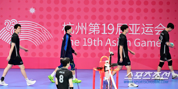 올림픽 본선 실패→AG 노메달…명감독의 돌직구 "한국배구 이대로면 회복 …