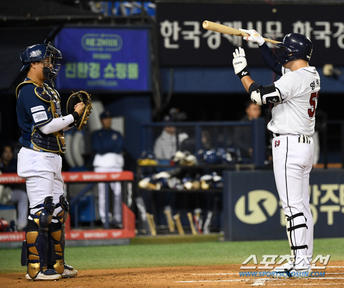 '너무 잘 맞아도 문제네' 폴대 위를 넘긴 양석환의 홈런성 타구...확신…