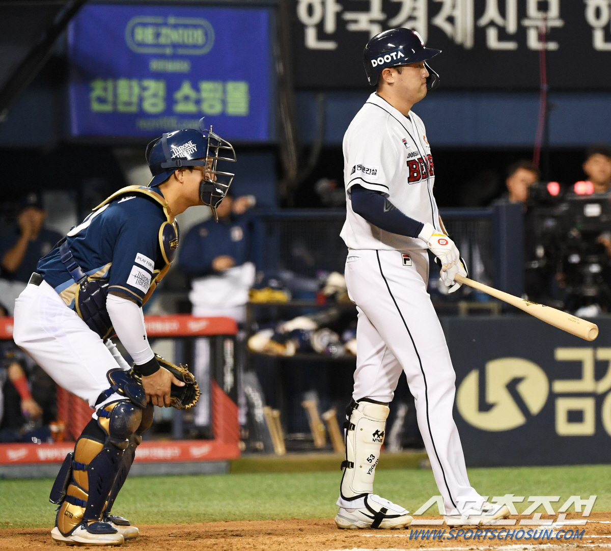 '너무 잘 맞아도 문제네' 폴대 위를 넘긴 양석환의 홈런성 타구...확신…