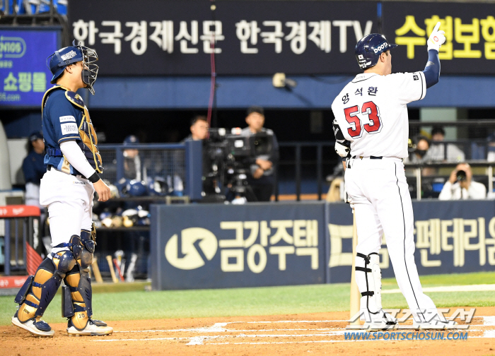 '너무 잘 맞아도 문제네' 폴대 위를 넘긴 양석환의 홈런성 타구...확신…