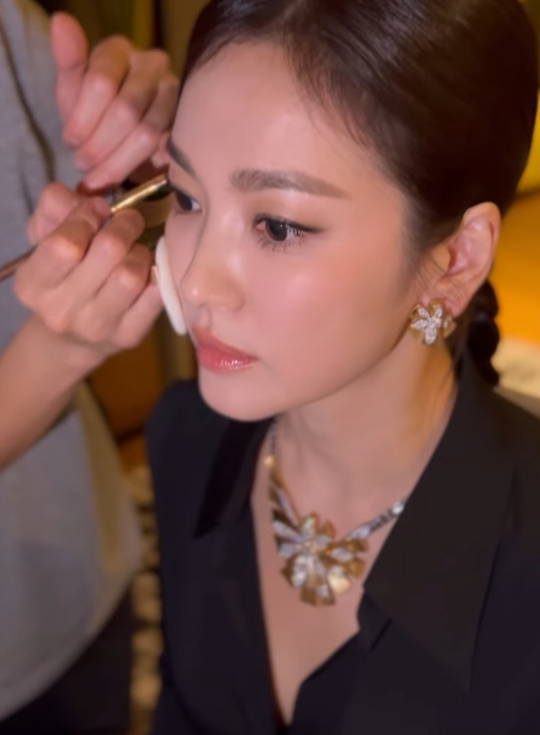 "너무 예쁘죠?" 송혜교 미모에 놀랄 수밖에..클로즈업에 더욱 강한 '여…