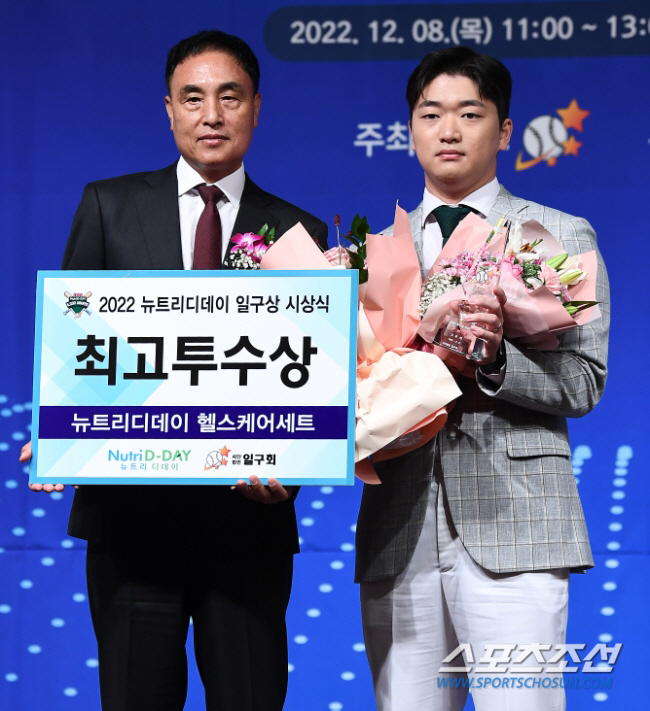 꿈을 키워주는 '210승' 레전드 송진우, 일과 야구 병행 원스톤야구단 …