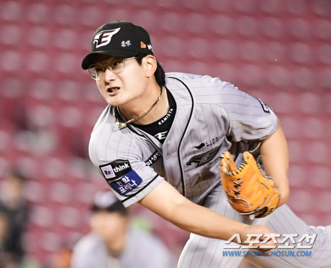 '아사노를 강속구로 잡은 유망주' 시속 155km 김서현 우승팀 한신 상…