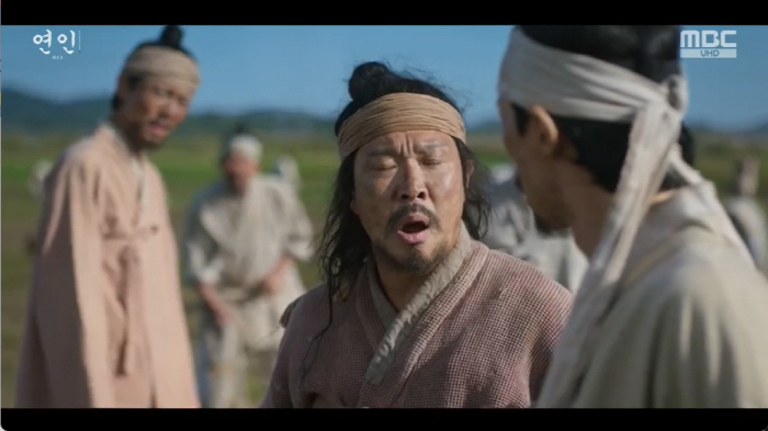 유재석·하하, '연인'에 농부로 첫등장…소 대신 밭가는 남자1·2 역할