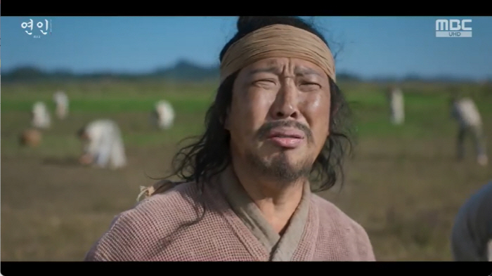 유재석·하하, '연인'에 농부로 첫등장…소 대신 밭가는 남자1·2 역할