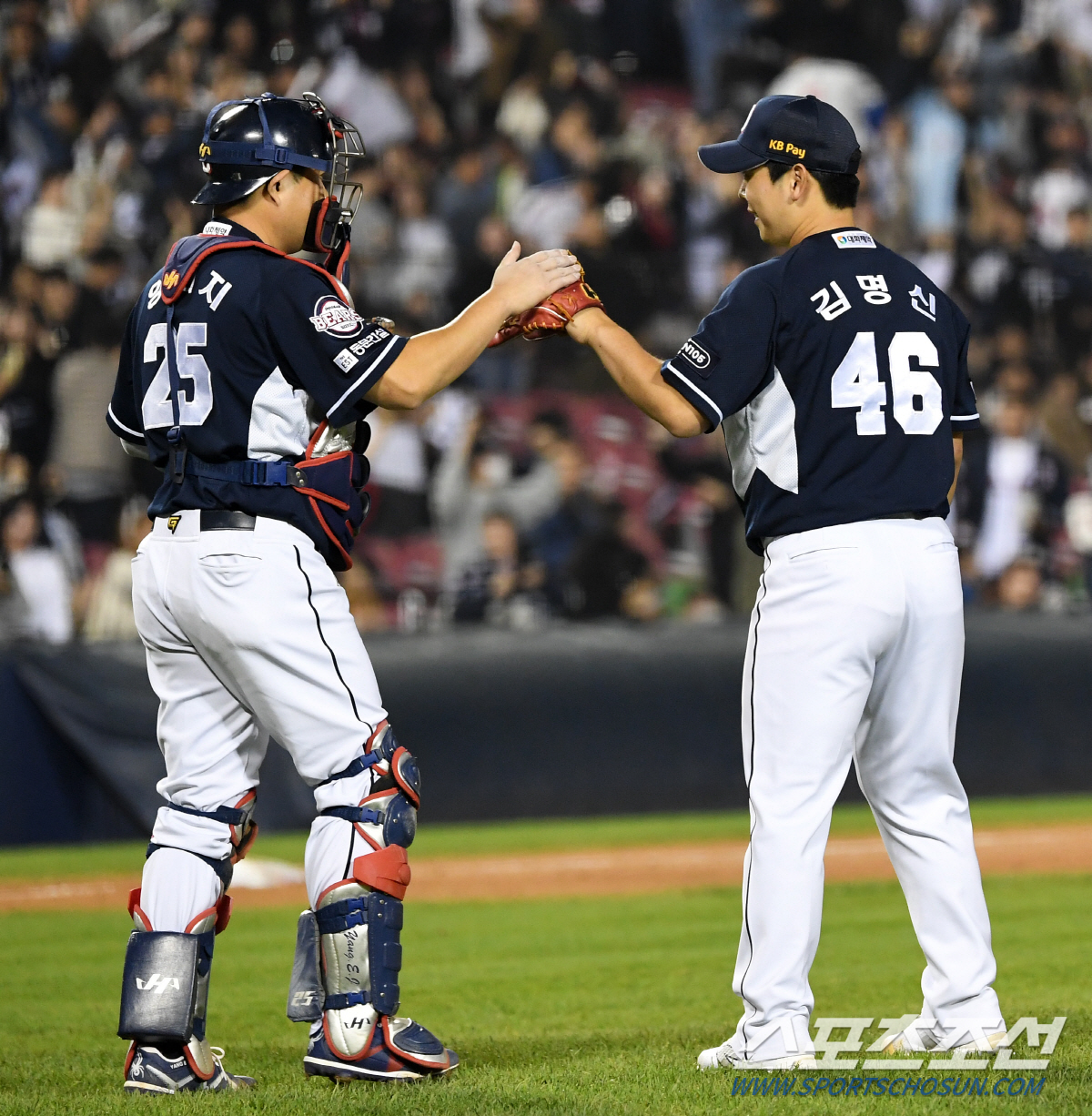 '5강 확정+데뷔 첫 SV' 두산 김명신 "맞은 공, 홈런인 줄 알았는데…