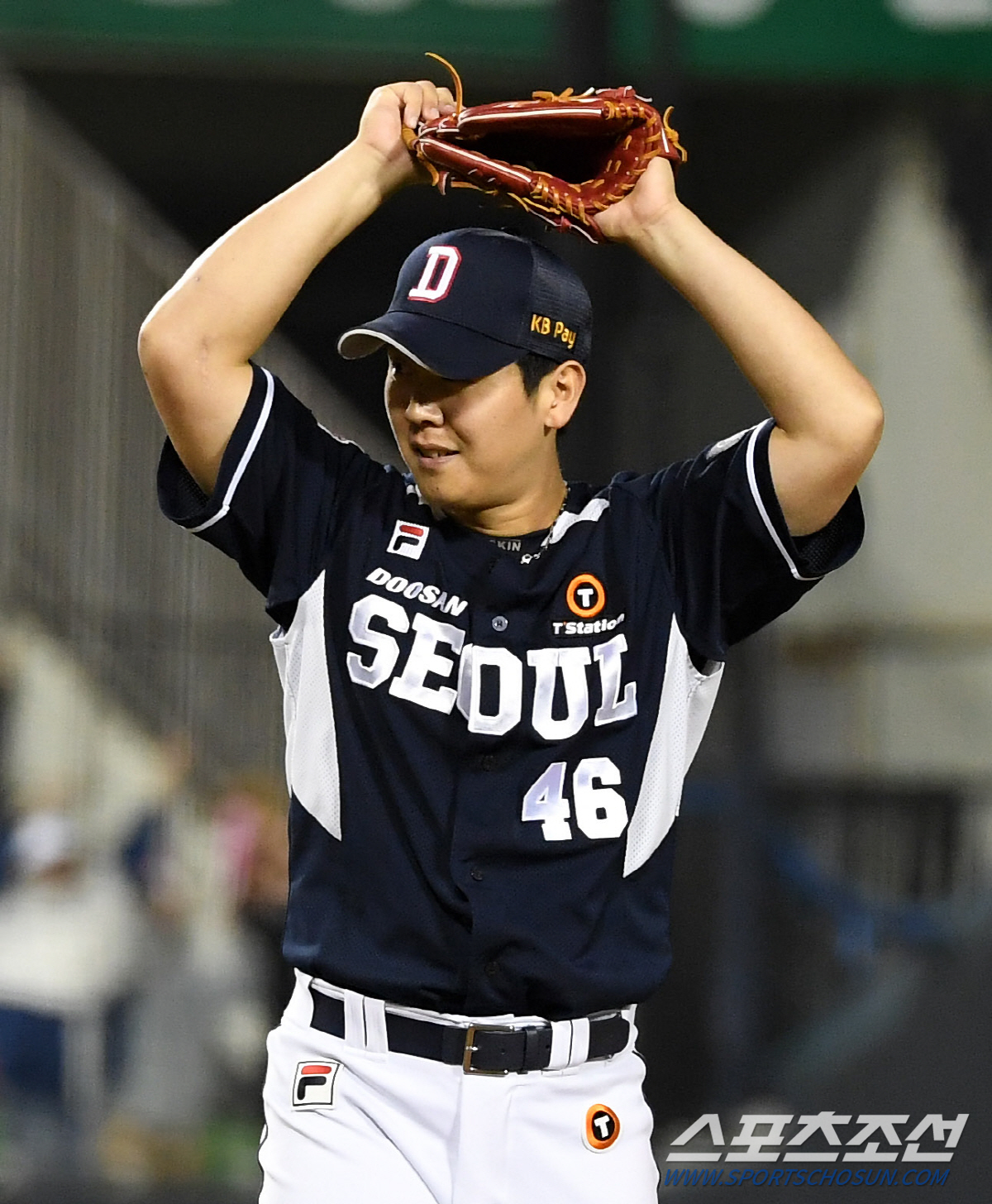 '5강 확정+데뷔 첫 SV' 두산 김명신 "맞은 공, 홈런인 줄 알았는데…