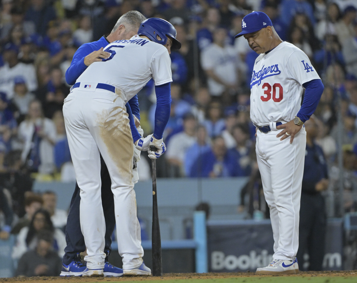 팬심 절반이 "로버츠 감독 지지", PS 광탈했지만 정규시즌 승률 역대 …