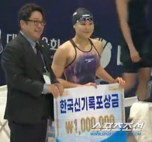 '여고생 레이서'허연경,자유형50m 한신!24초 시대 열었다[전남체전]