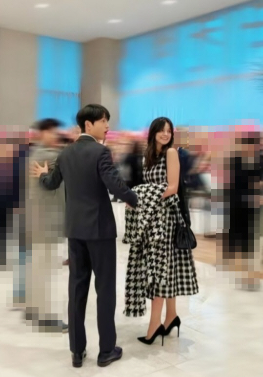 송중기, 케이티♥와 여동생 결혼식 참석…미소가 닮은 잉꼬부부