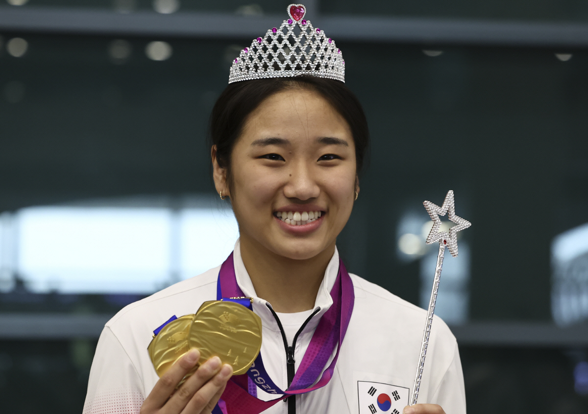'투혼 감동' 안세영, 국민 '개념선수'로 떠오르다…항저우 결승 상대 천…