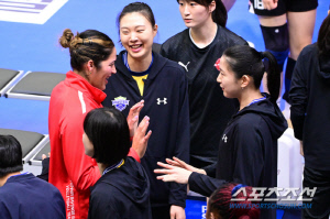 모마 양효진 40점 폭발 NEW 현대건설, 야스민 박정아 26점 그친 NEW 페퍼저축은행에 3대1 완승. 홈개막전 5연승[수원리뷰]