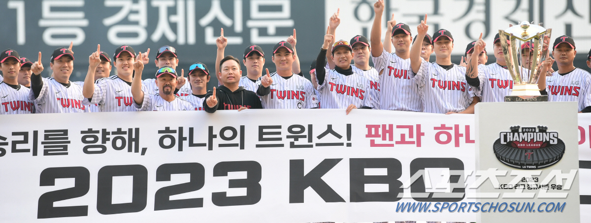 '10년만 120만→5년만 800만' '흥행+성적' 완벽했던 LG의 피날…