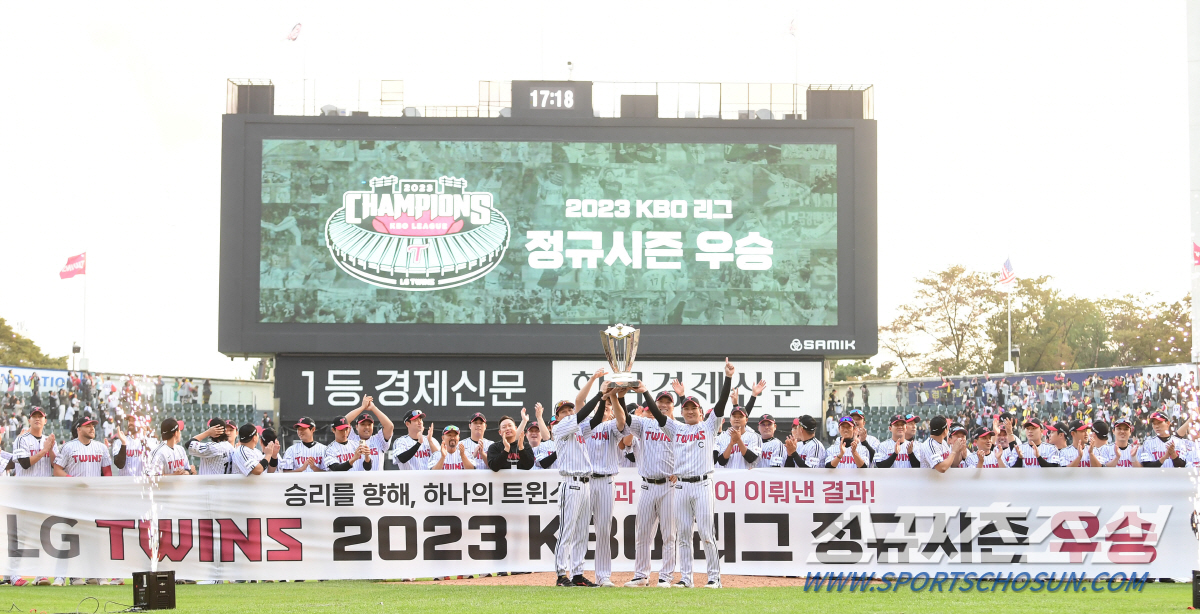 '10년만 120만→5년만 800만' '흥행+성적' 완벽했던 LG의 피날…