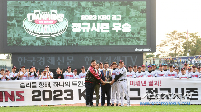 '10년만 120만→5년만 800만' '흥행+성적' 완벽했던 LG의 피날…
