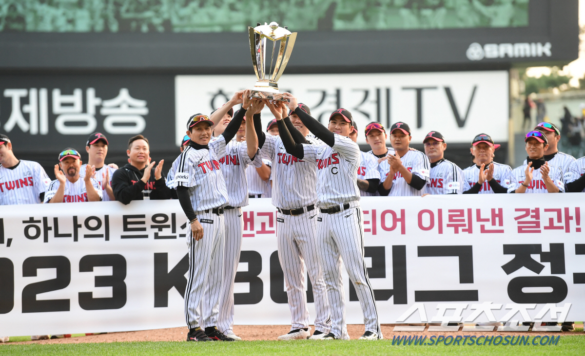 '10년만 120만→5년만 800만' '흥행+성적' 완벽했던 LG의 피날…