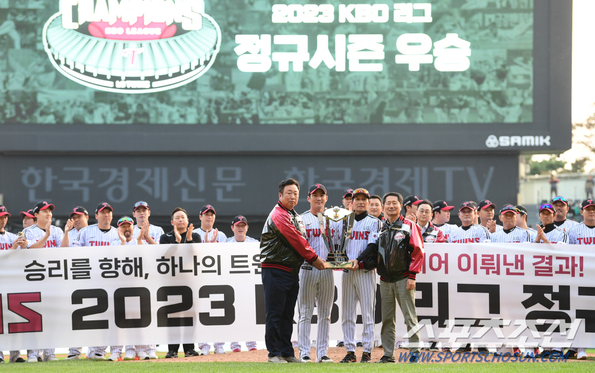 '10년만 120만→5년만 800만' '흥행+성적' 완벽했던 LG의 피날…