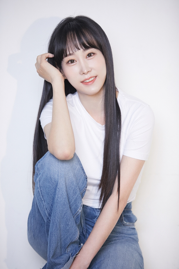 '복면가왕' 그 백만송이 맞나…김의영, 새 프로필 사진서 팔색조 매력