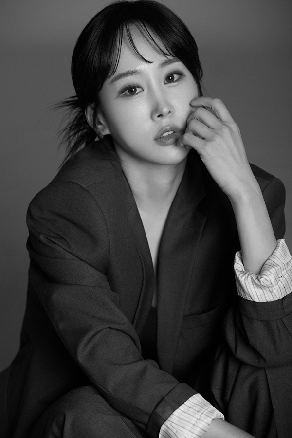 '복면가왕' 그 백만송이 맞나…김의영, 새 프로필 사진서 팔색조 매력