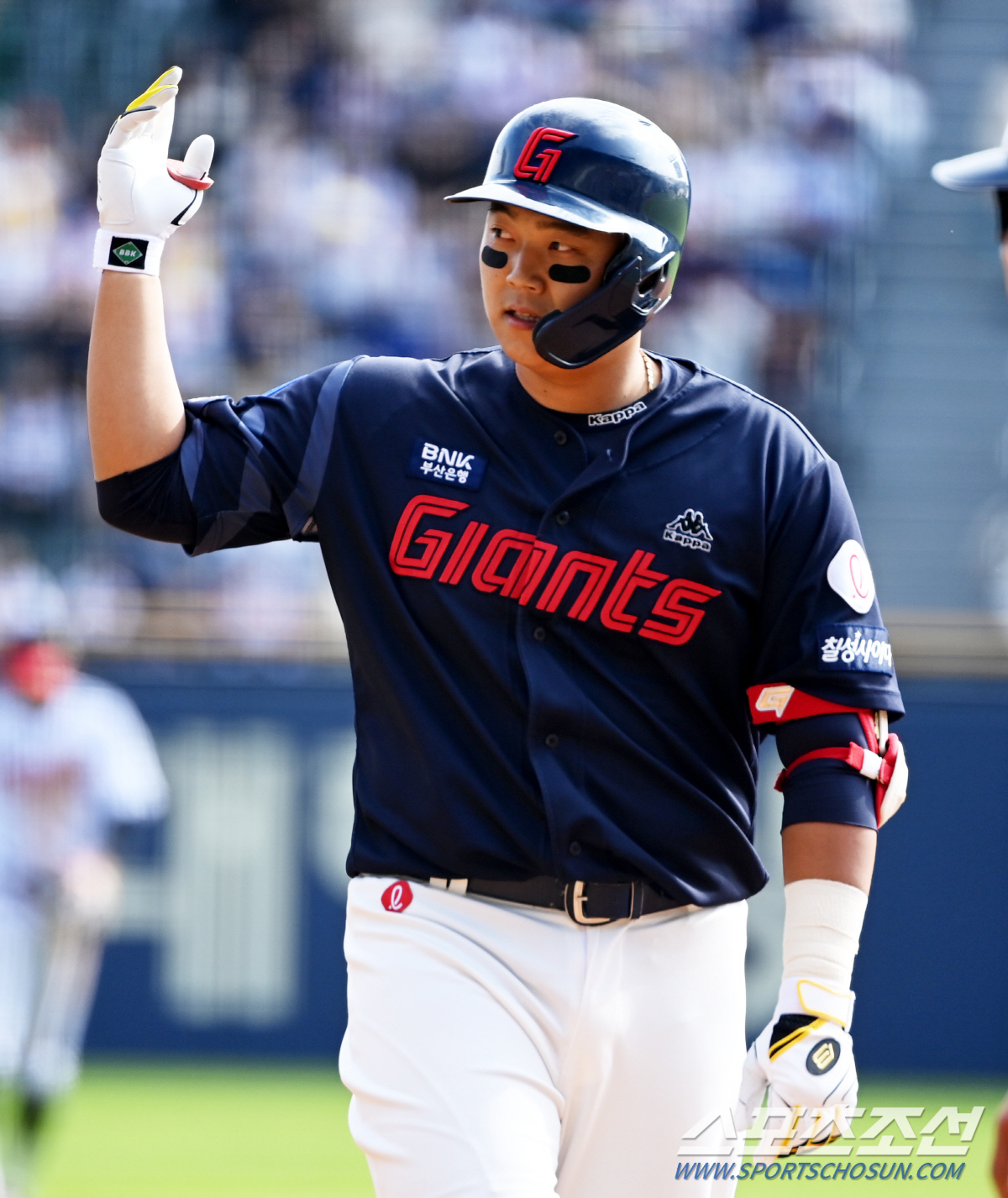 '강정호→이대호까지' 도와줄 사람은 많다. '타율 0.218' 한동희는 …