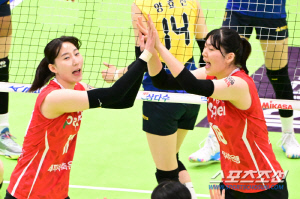 2년연속 꼴찌→우승후보 거론→범실 속출 1대3 충격패. 그래도 박정아-야스민 쌍포는 무섭다[수원 포커스]