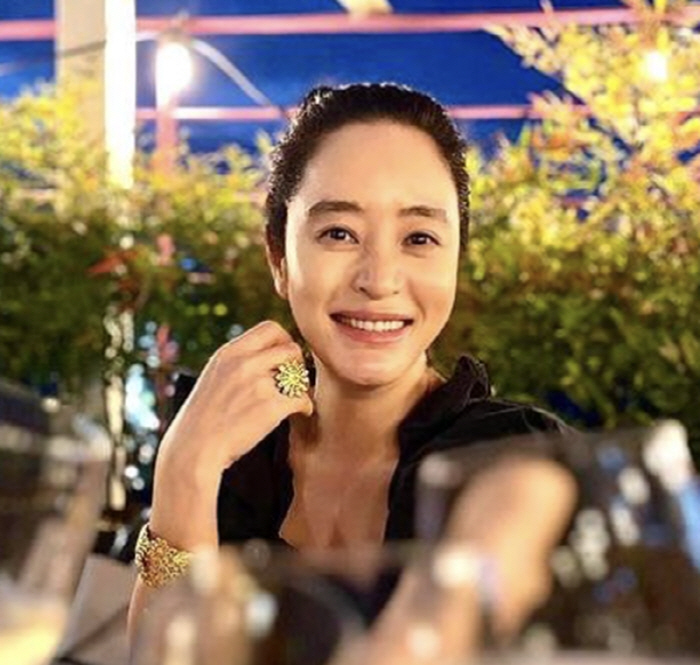 김혜수, '매니저 결혼' 챙기는 따뜻함..청첩장에 친누나처럼 따스한 축복