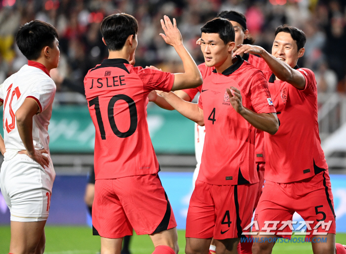 '유럽파 폼 미쳤다!' 한국, 손흥민-이강인-김민재-황희찬-정우영 릴레이…