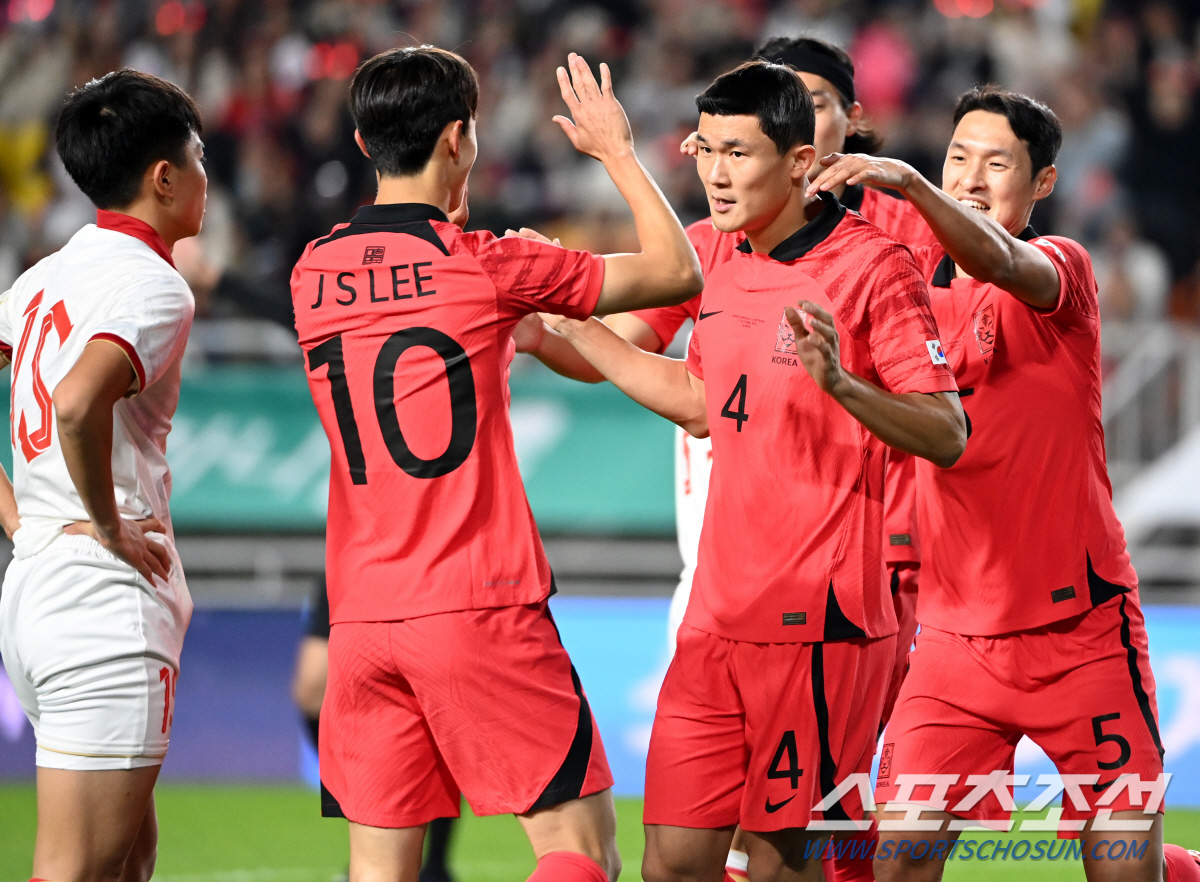 '유럽파 폼 미쳤다!' 한국, 손흥민-이강인-김민재-황희찬-정우영 릴레이…