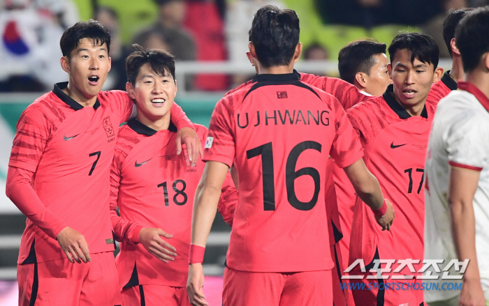'유럽파 폼 미쳤다!' 한국, 손흥민-이강인-김민재-황희찬-정우영 릴레이…