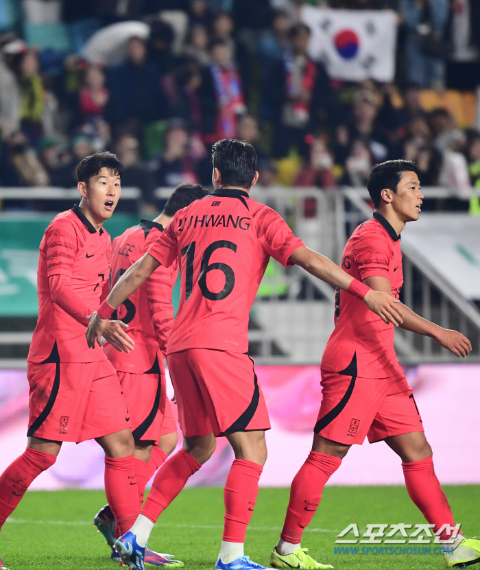 '유럽파 폼 미쳤다!' 한국, 손흥민-이강인-김민재-황희찬-정우영 릴레이…