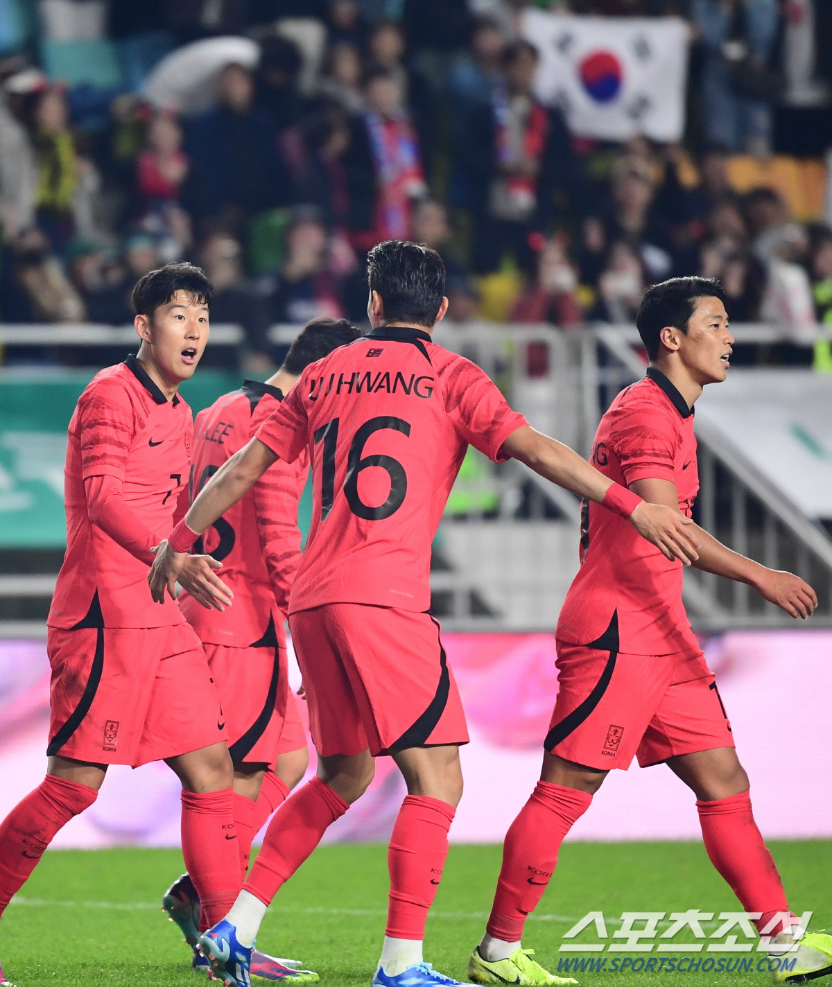 '유럽파 폼 미쳤다!' 한국, 손흥민-이강인-김민재-황희찬-정우영 릴레이…