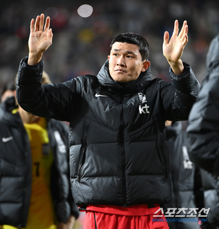 '두경기 연속골' 김민재 "강인이 킥에 머리를 대기만 했을 뿐"