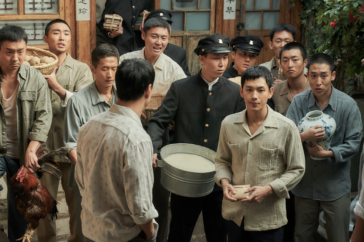 재정보증금 모금→마라톤 경기 인간 표지판…'1947 보스톤' 꼬꼬무 TM…