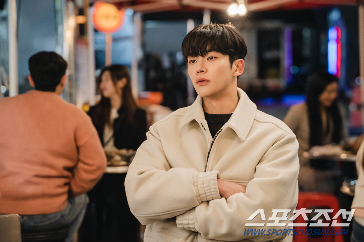 '배우병' 비난 로운, 코믹 연기로 승부수? '혼례대첩'도 연기 합격점 …