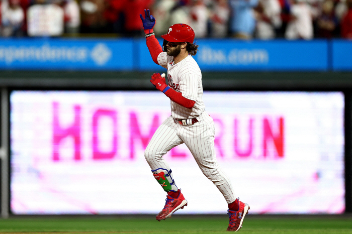 하퍼 또 홈런! 필리스 기세 미쳤다, NLCS 1차전 기선 제압! D백스…