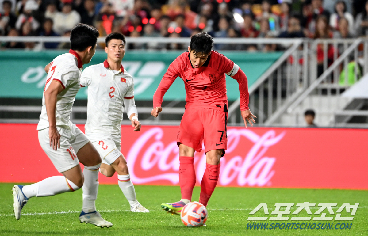 [베트남전 전반분석]토트넘→PSG→바뮌, 파상공세에 녹초…'김민재→황희찬…
